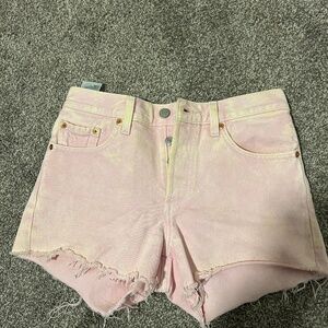 Levis light pink washed short size 25
